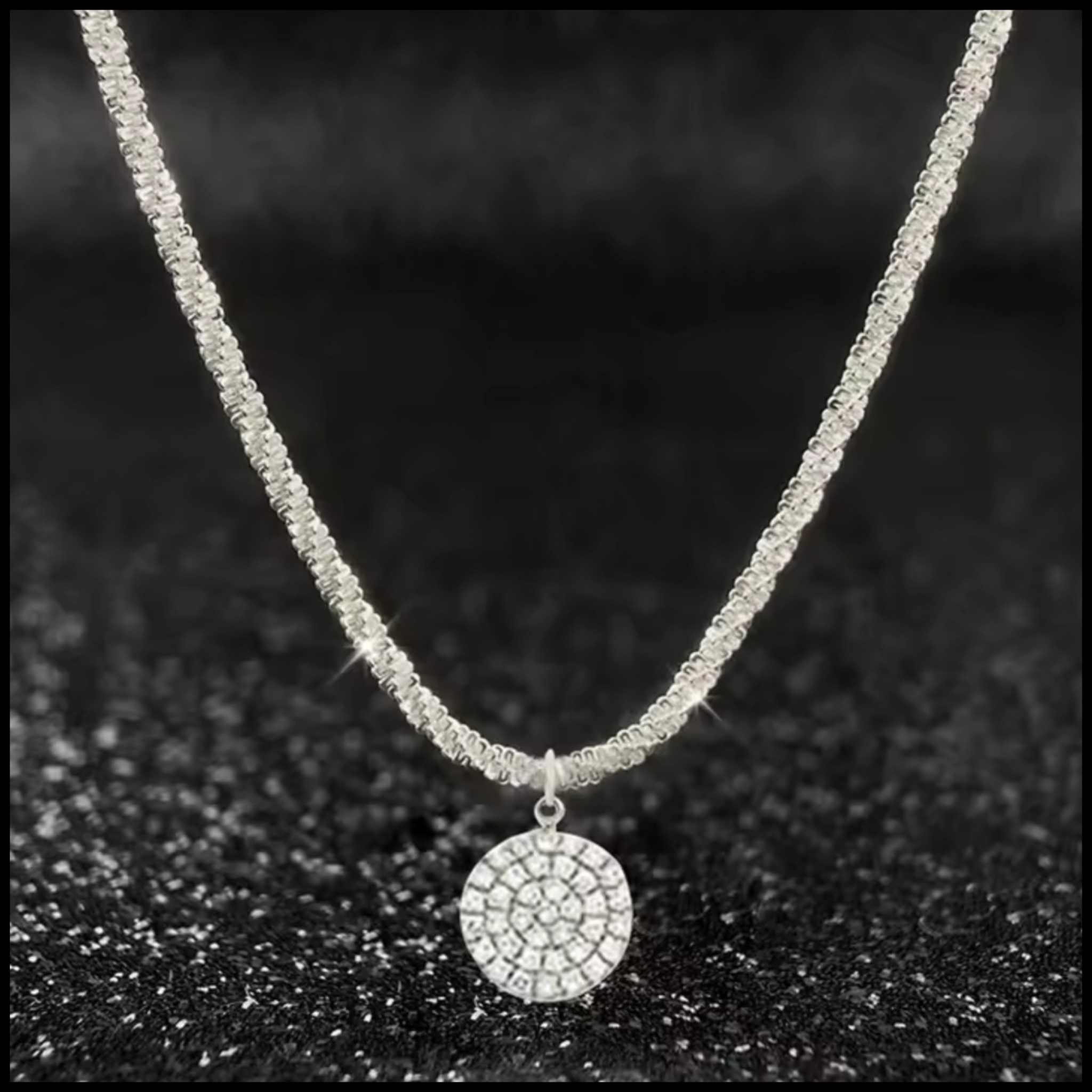 Zircon round pendant necklace in silver with a sparkling 8mm round zircon on a delicate chain