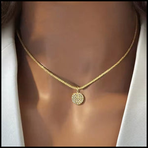 Gold necklace with a round pendant 