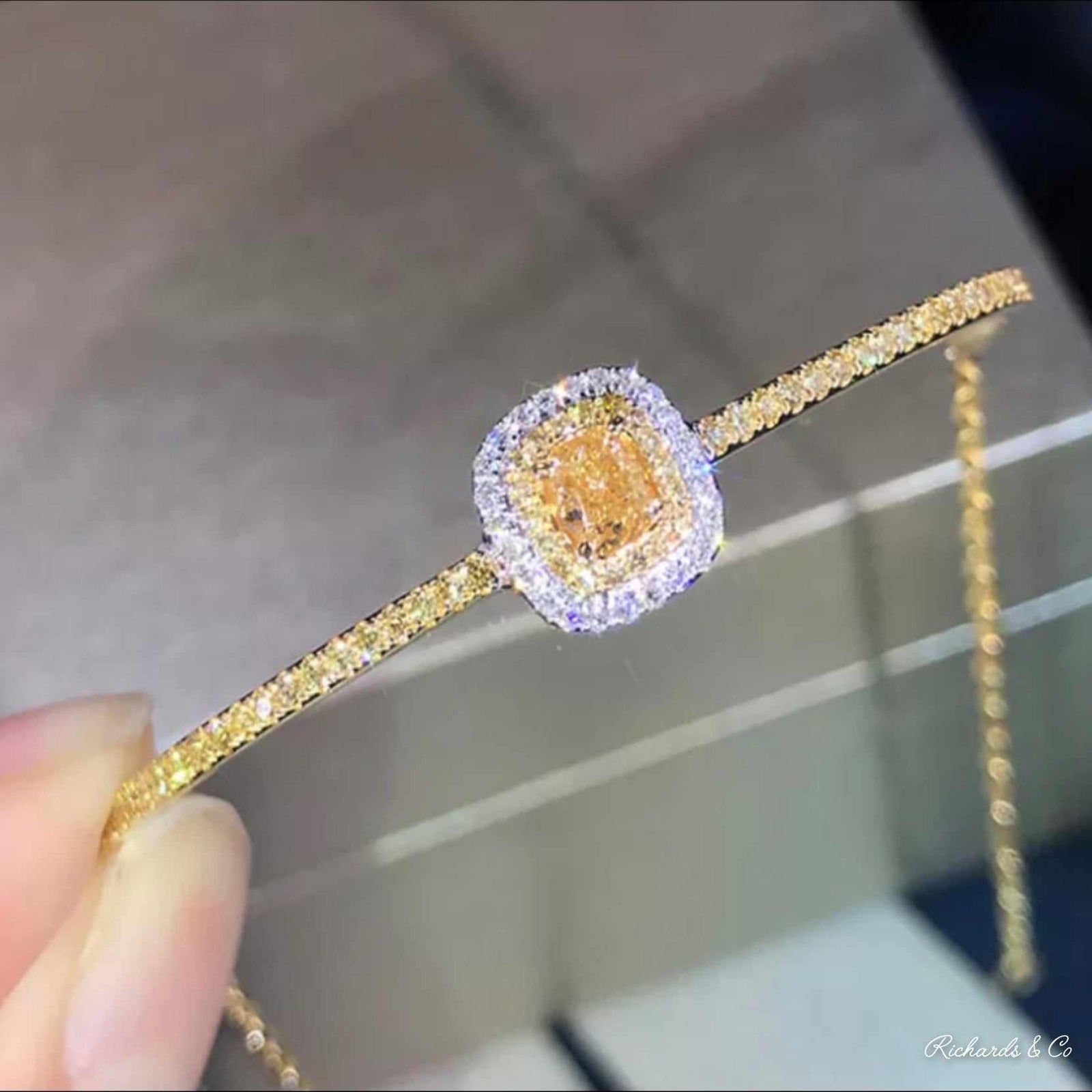 18K yellow gold yellow diamond bracelet with 0.85ct natural diamonds and center 0.3ct yellow diamond