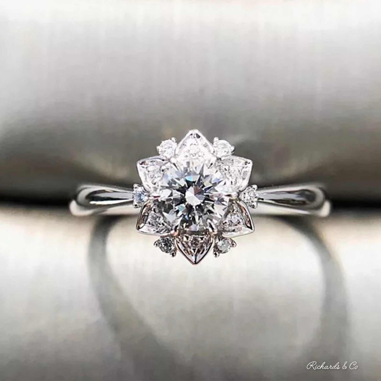 Diamond Snowflake Design engagement ring with 0.3ct natural diamond in 14K white gold setting