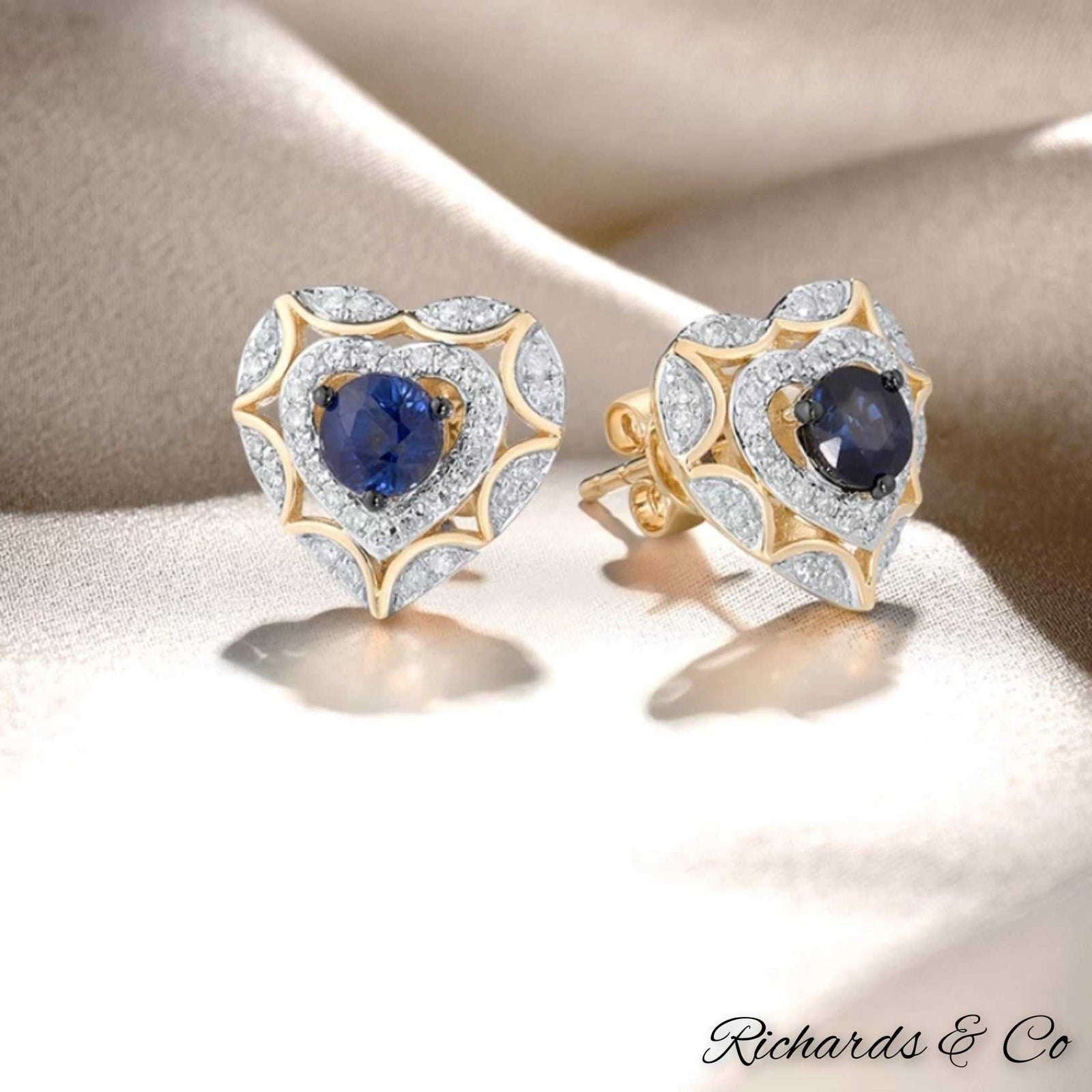 Collection DEVOTION heart-shaped sapphire and diamond stud earrings in 14K yellow gold