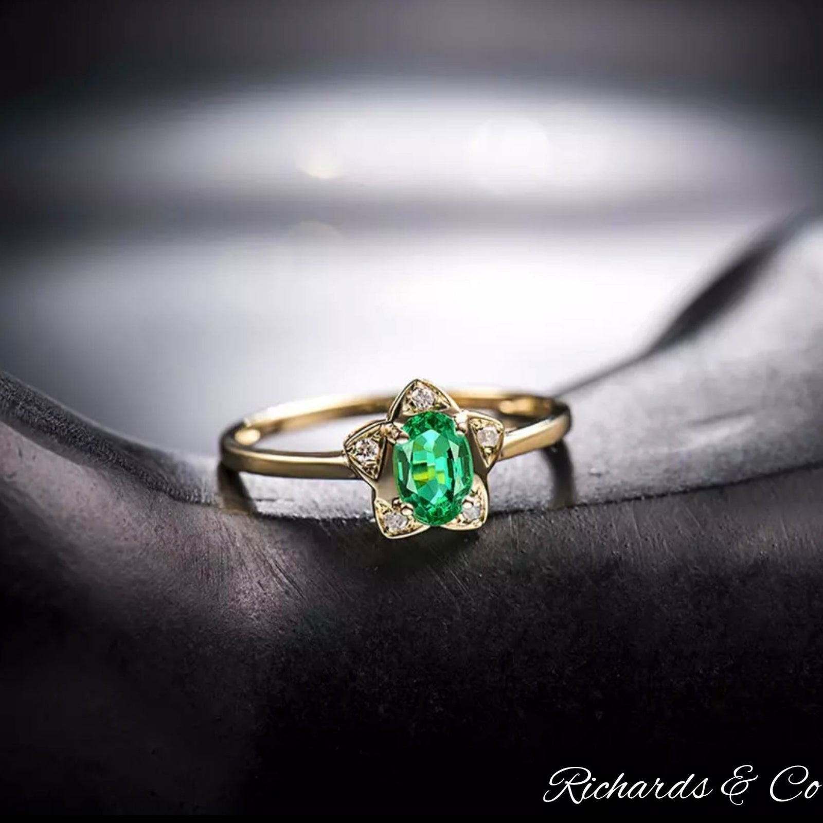 Natural Colombian emerald and diamond star ring set in 18k yellow gold